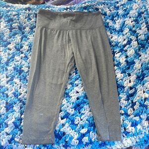 Women’s cropped leggings large